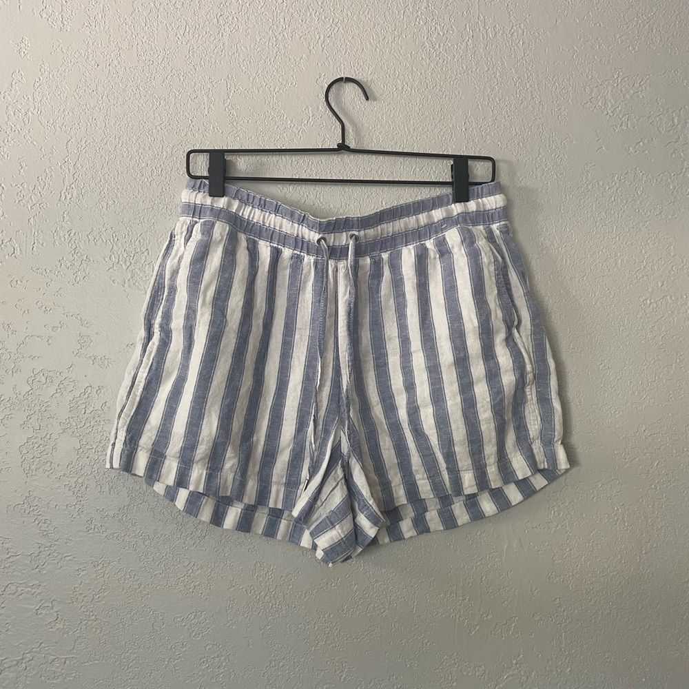 Gap blue and white striped shorts